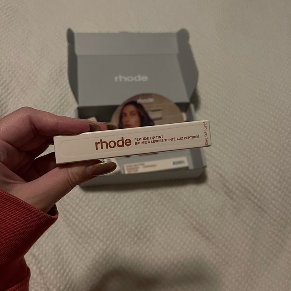 Cinnamon Roll Rhode Lip Tint-CAN BE SHIPPED IN RHODE PACKAGE - Picture 2 of 5